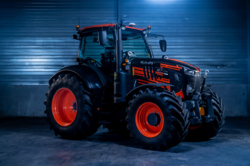 Kubota M7004