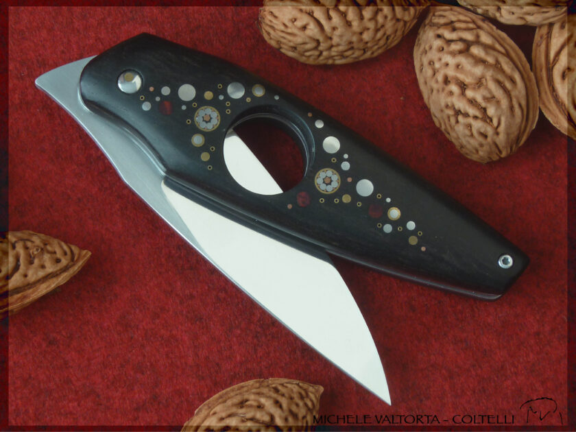 Knife: Michele Valtorta's artisanal creations